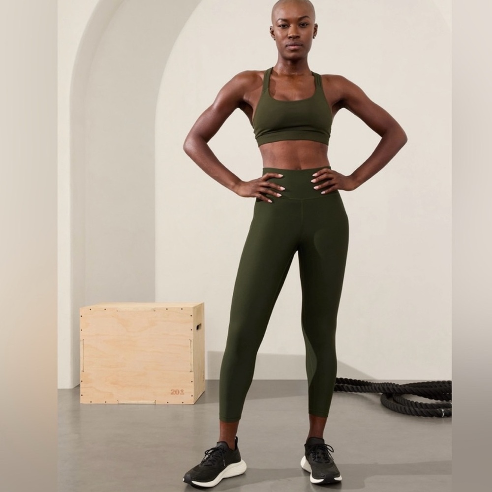 Athleta Interval Stash High Rise 7/8 Aspen Olive Medium